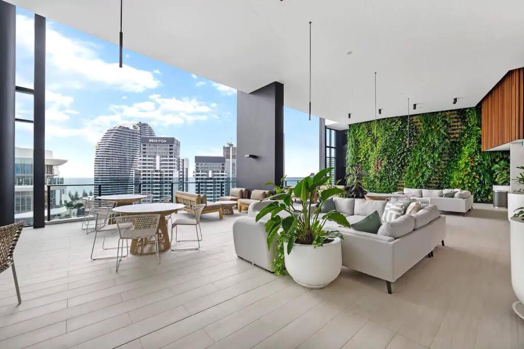Above Broadbeach Casino 1brplus Study Ocean-city Views