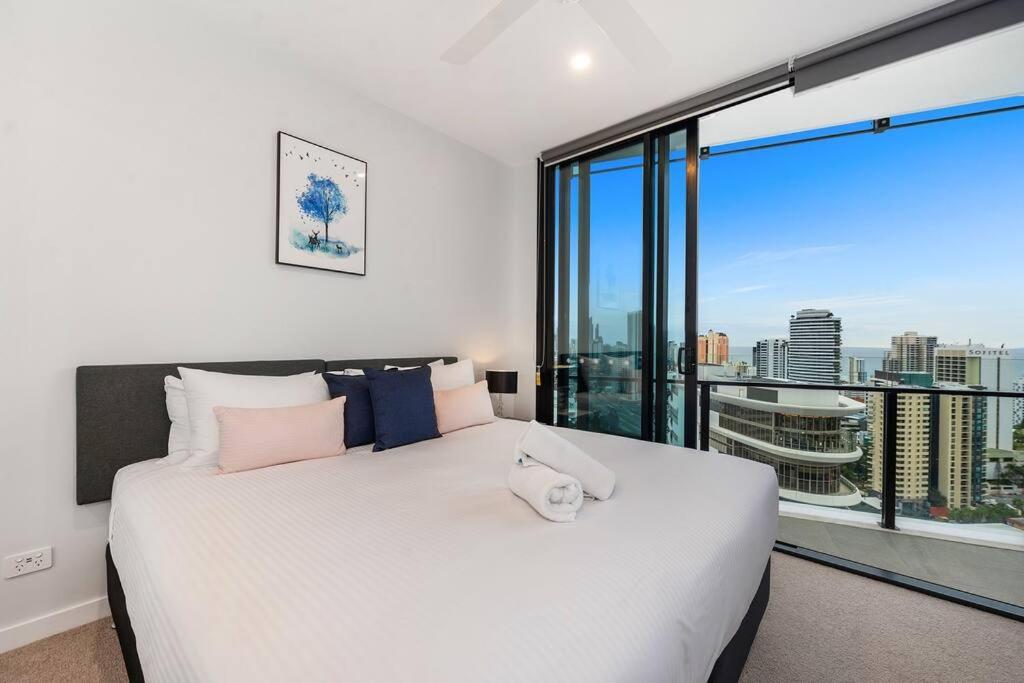 Above Broadbeach Casino 1brplus Study Ocean-city Views