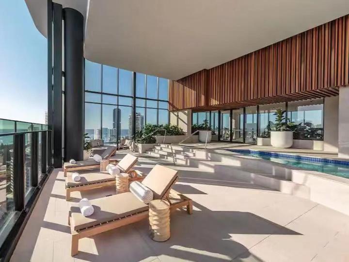 Above Broadbeach Casino 1brplus Study Ocean-city Views Gold Coast