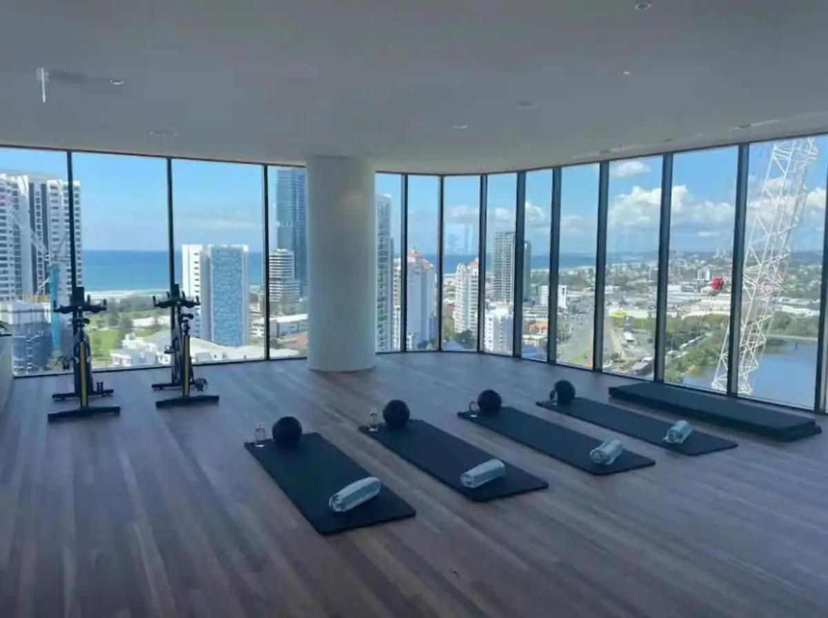 Above Broadbeach Casino 1brplus Study Ocean-city Views Apartment Gold Coast