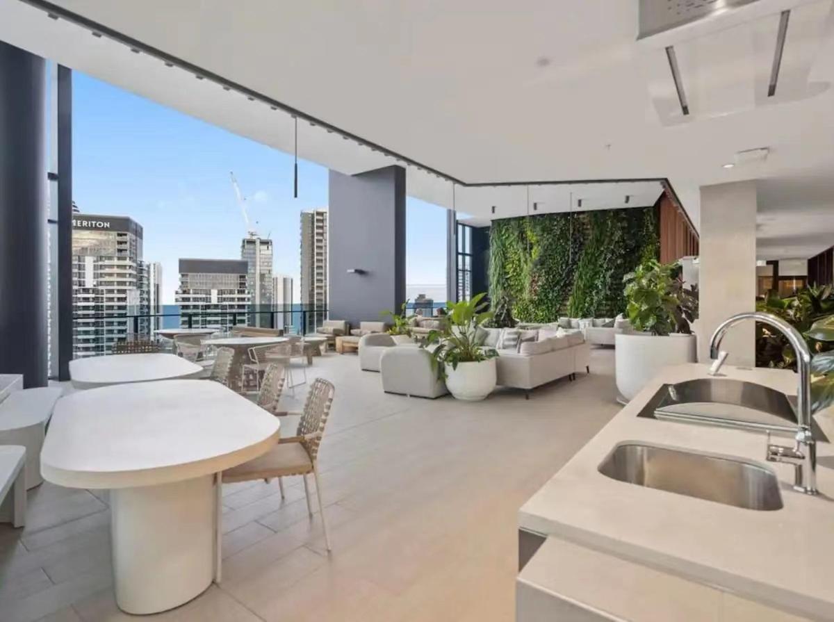 Above Broadbeach Casino 1brplus Study Ocean-city Views * Gold Coast