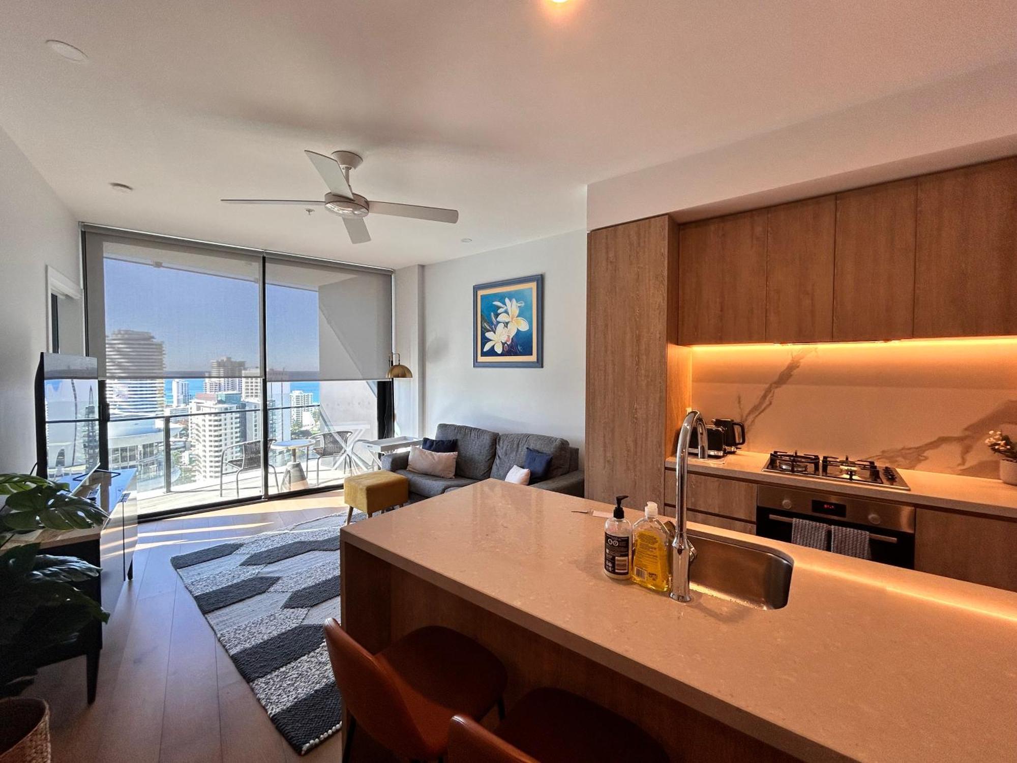 Above Broadbeach Casino 1brplus Study Ocean-city Views Apartment Gold Coast