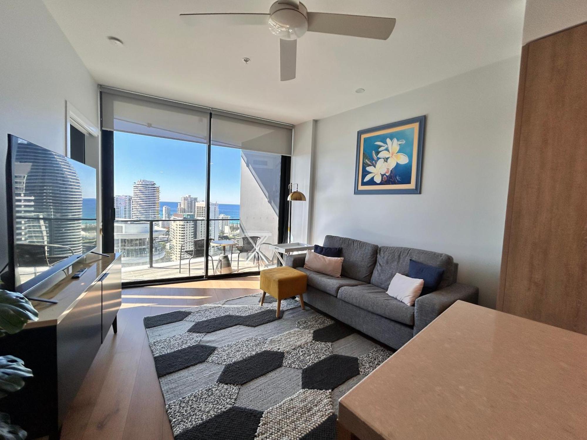 Above Broadbeach Casino 1brplus Study Ocean-city Views Gold Coast