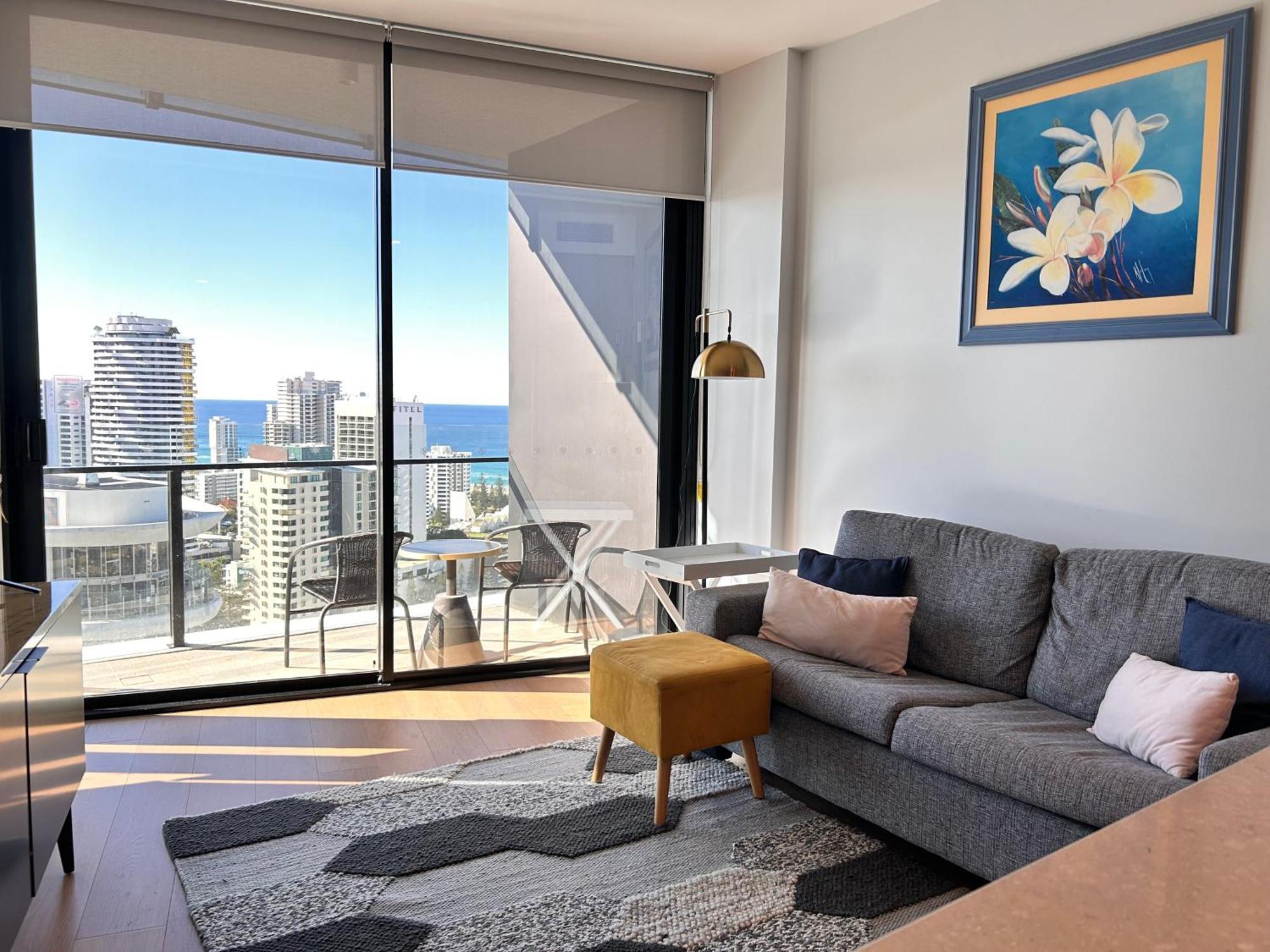 Apartment Above Broadbeach Casino 1brplus Study Ocean-city Views Gold Coast